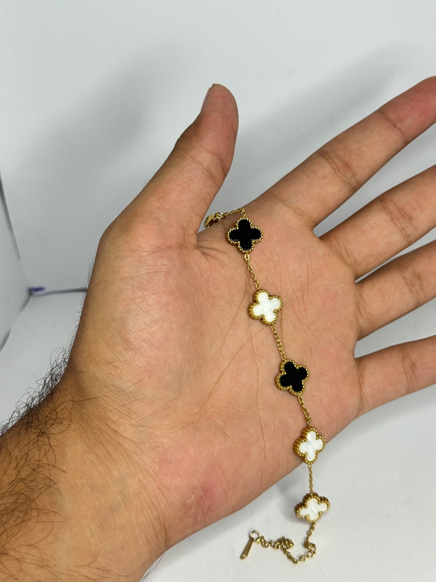 Elegant Black & White Clover Charm Bracelet – Gold Plated - Glimzie