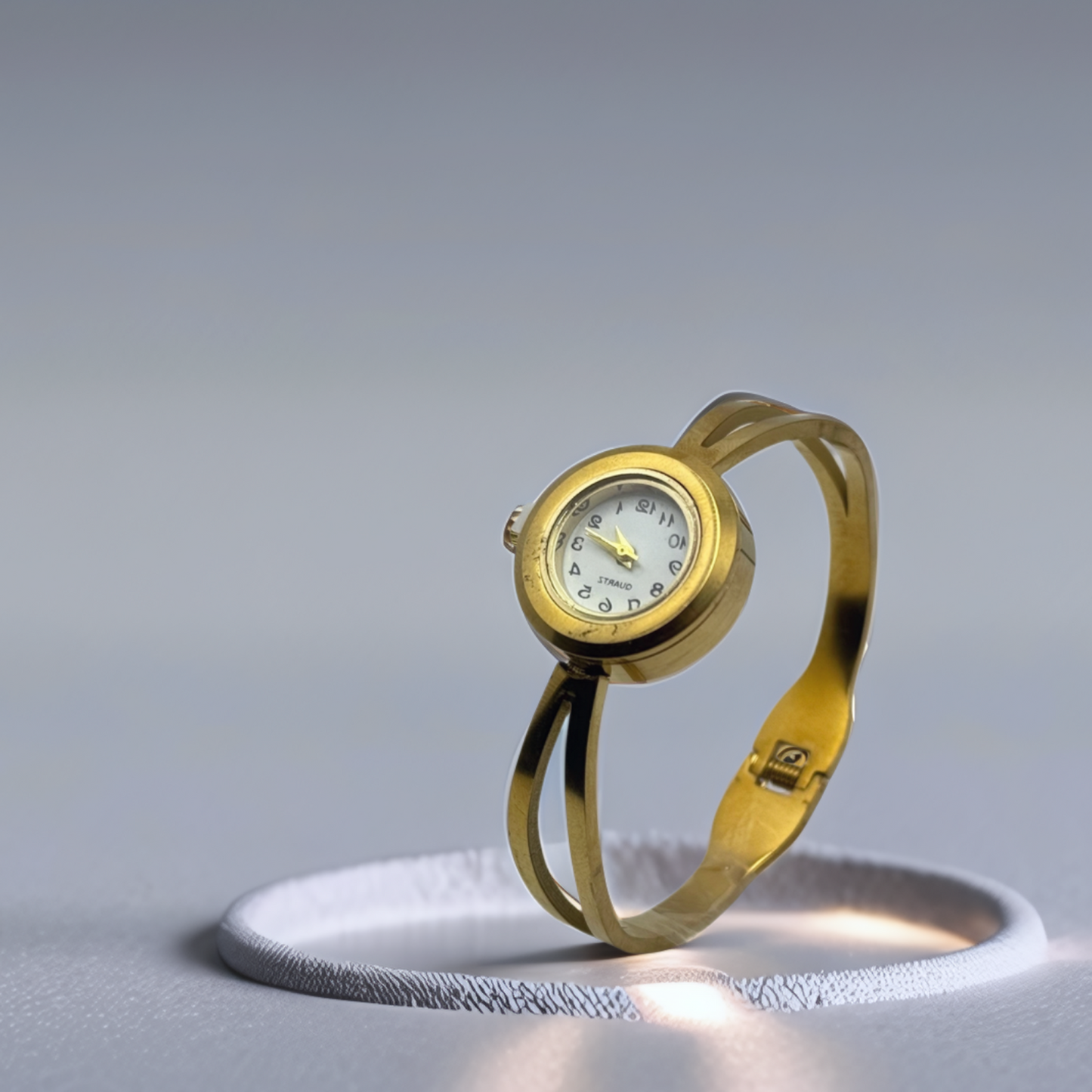 Elegant Gold-Tone Quartz Bangle Watch for Women – Bracelet Style - Glimzie