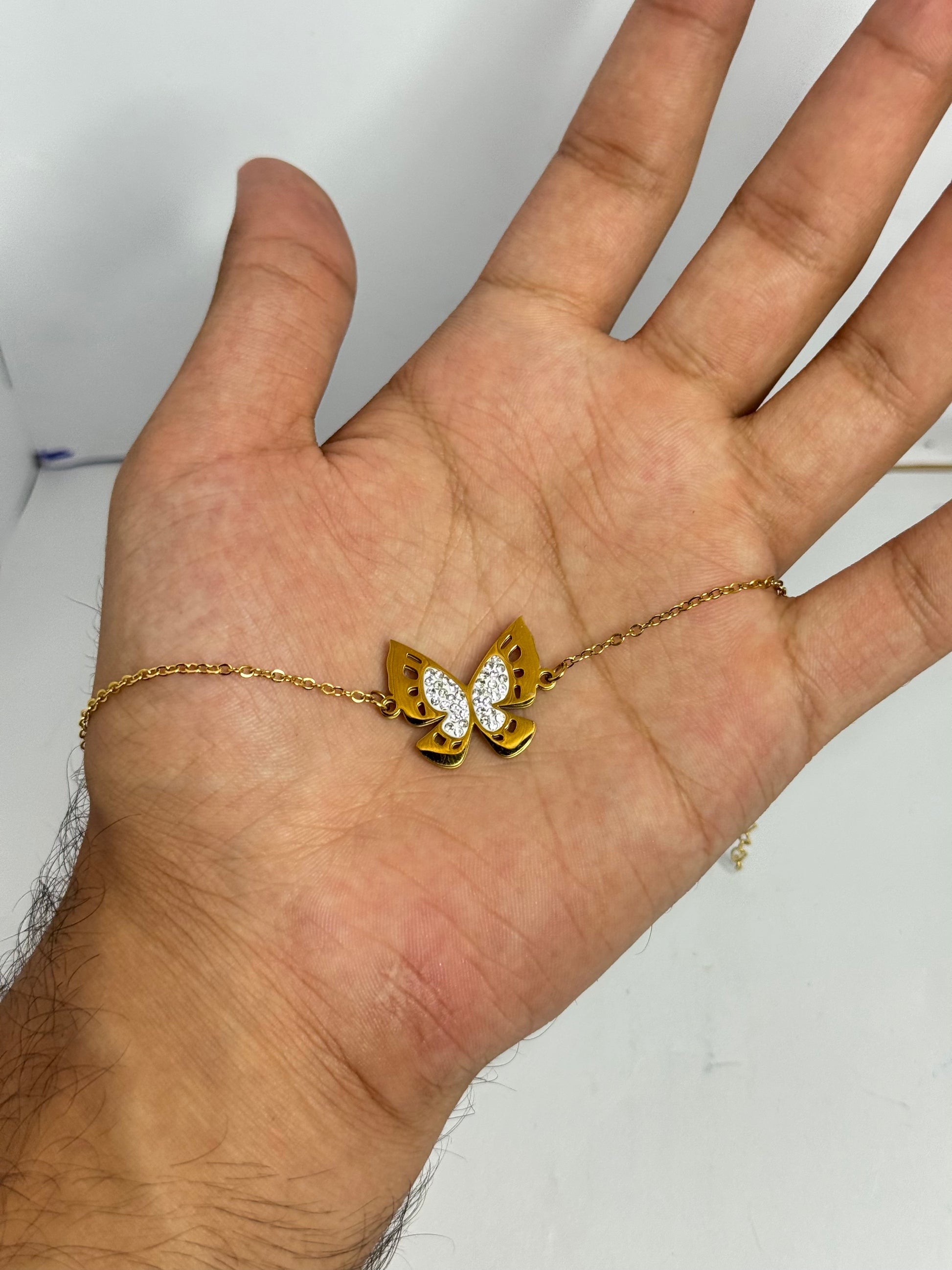 Golden Butterfly Bracelet – Elegant &amp; Sparkling Design - Glimzie